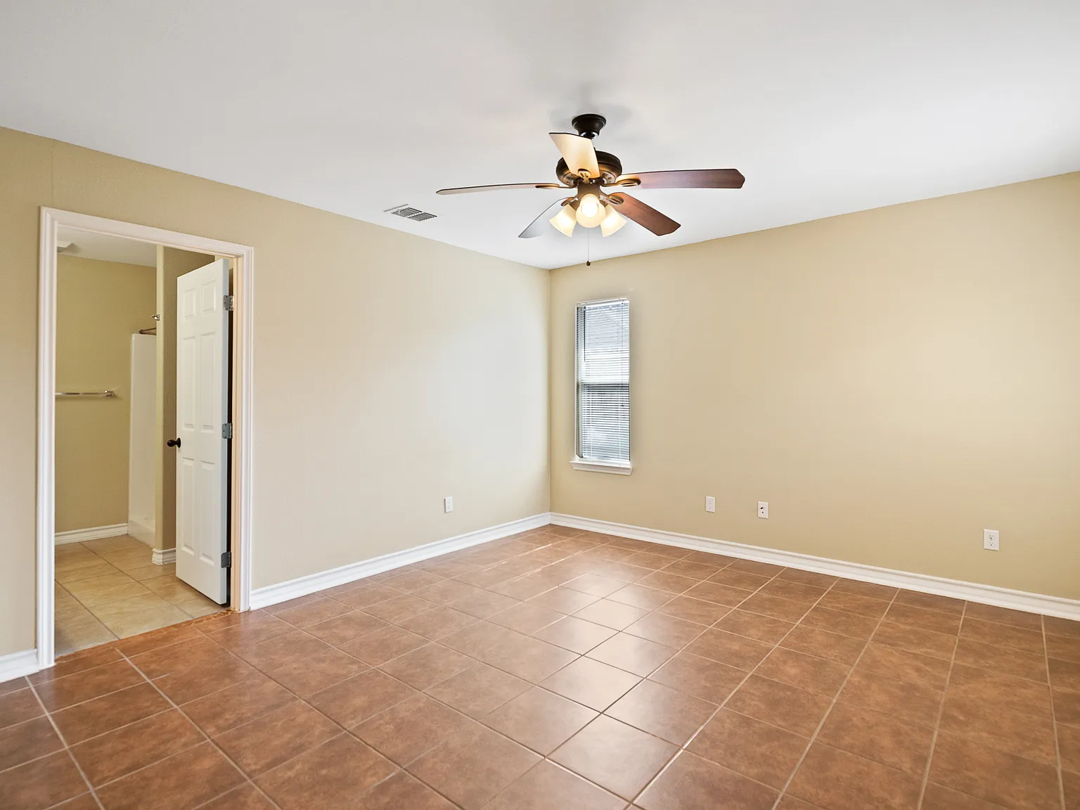 2 bed, 1284 sqft, $1,600 — Photo 4
