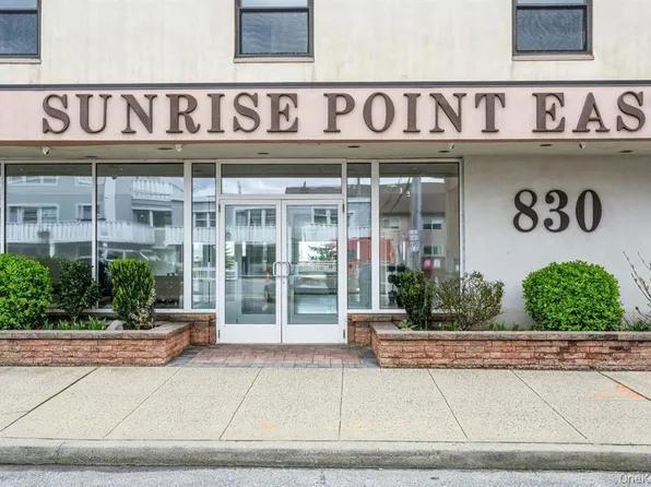 830 Shore Rd, Long Beach, NY
