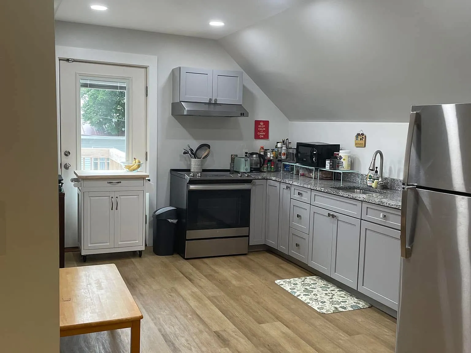 1 bed, 900 sqft, $1,375 — Photo 2