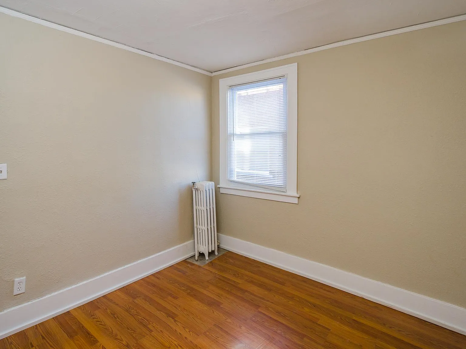 2 bed, 1000 sqft, $1,385 — Photo 3