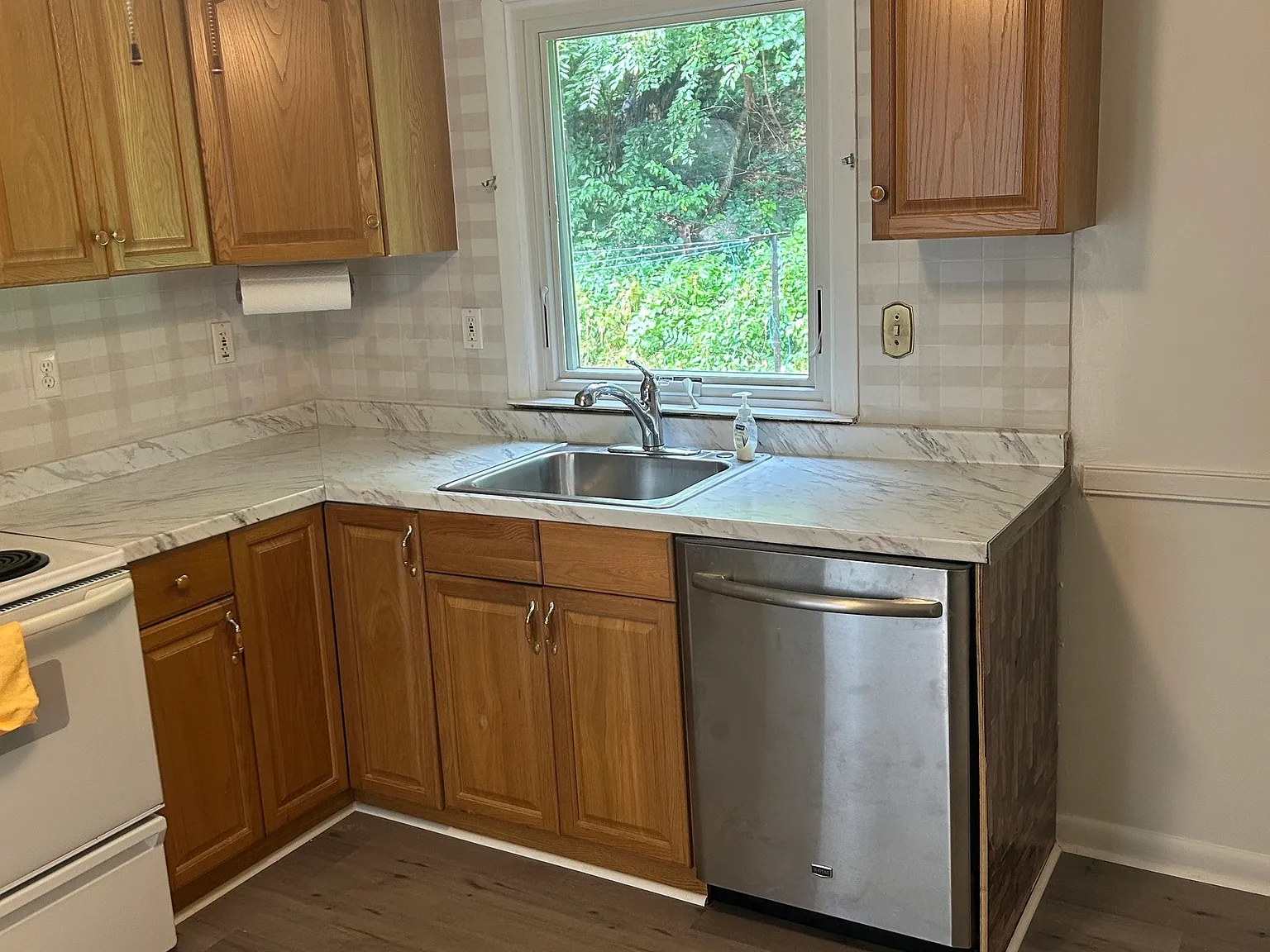 2 bed, 1.0 bath, 823 sqft, $2,000 — Photo 2