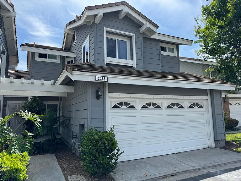 2286 Hawthorne Pl — Photo 1