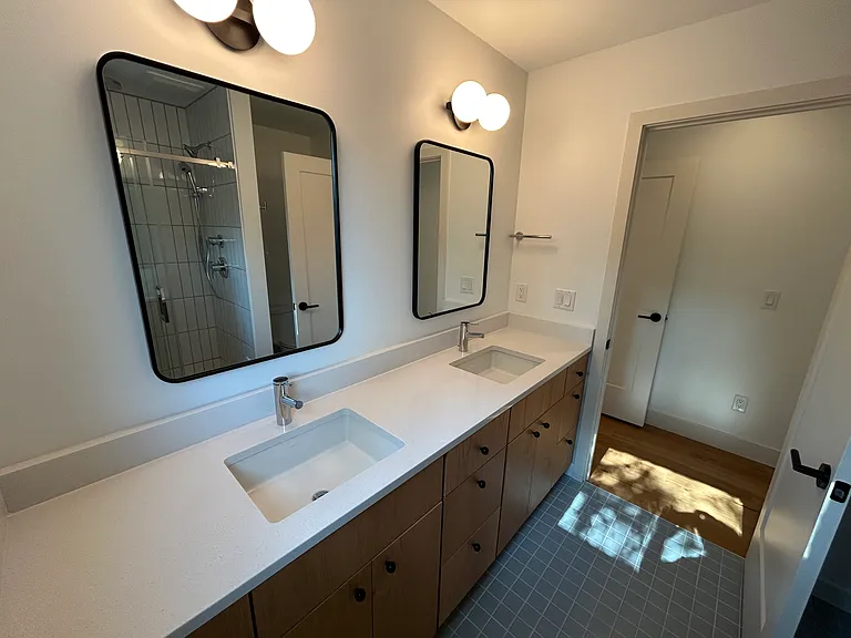 1003 E Washington St — Photo 16