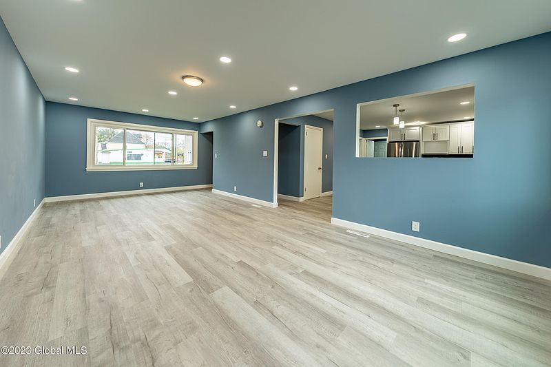 5th image of 3092 Guilderland Avenue