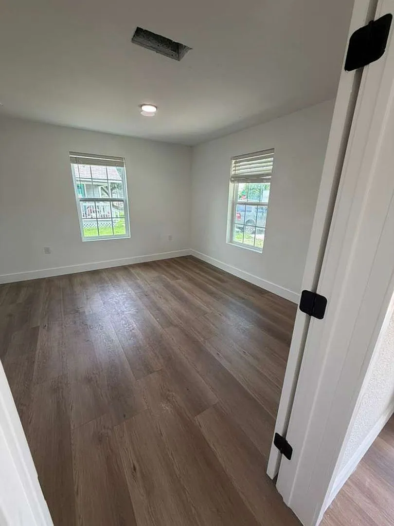 Beautiful Home In la Porte. Move In Ready!. — Photo 3