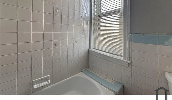 235 N Avondale St — Photo 2