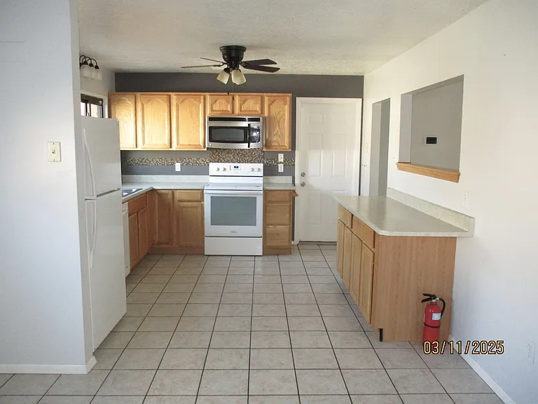 1706 Utah St NE — Photo 9