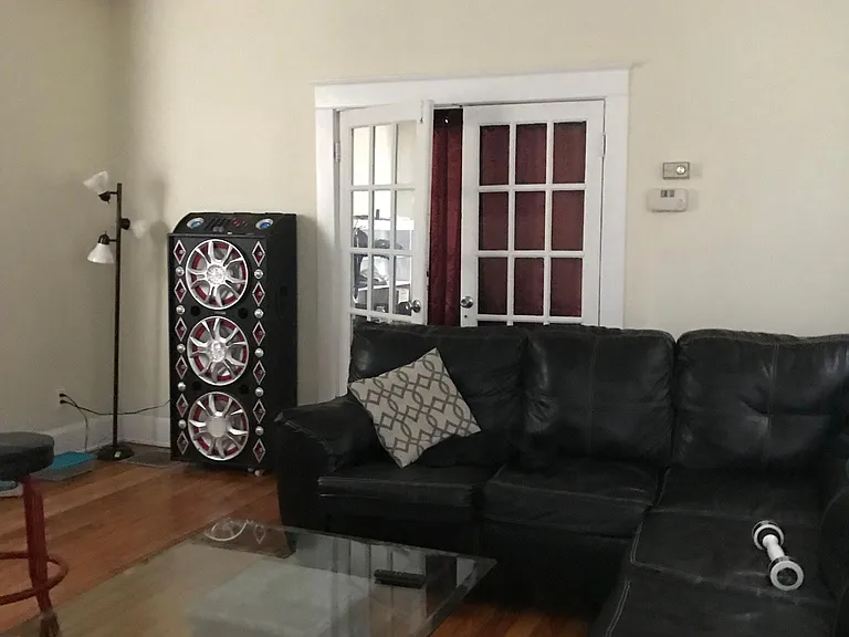 439 Warner St — Photo 4