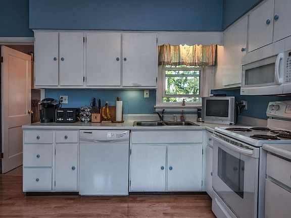 5th image of 341 S Park St