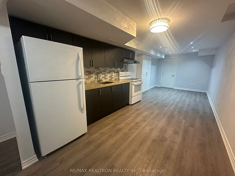 372 Mantle Ave #BASEMENT — Photo 3