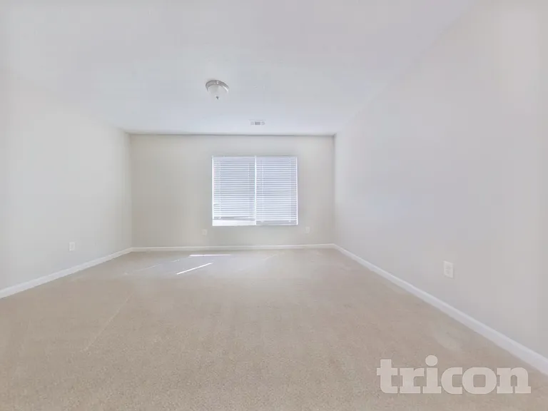 401 Silver Spring St — Photo 14