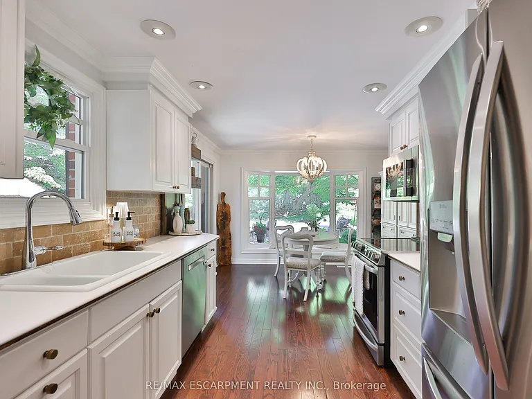 3555 Kingbird Ct — Photo 8