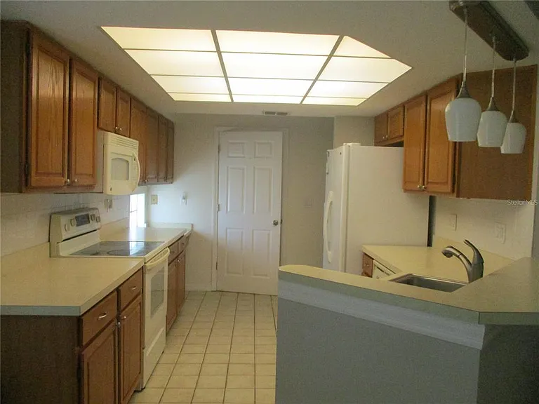 209 N Brockfield Dr — Photo 7