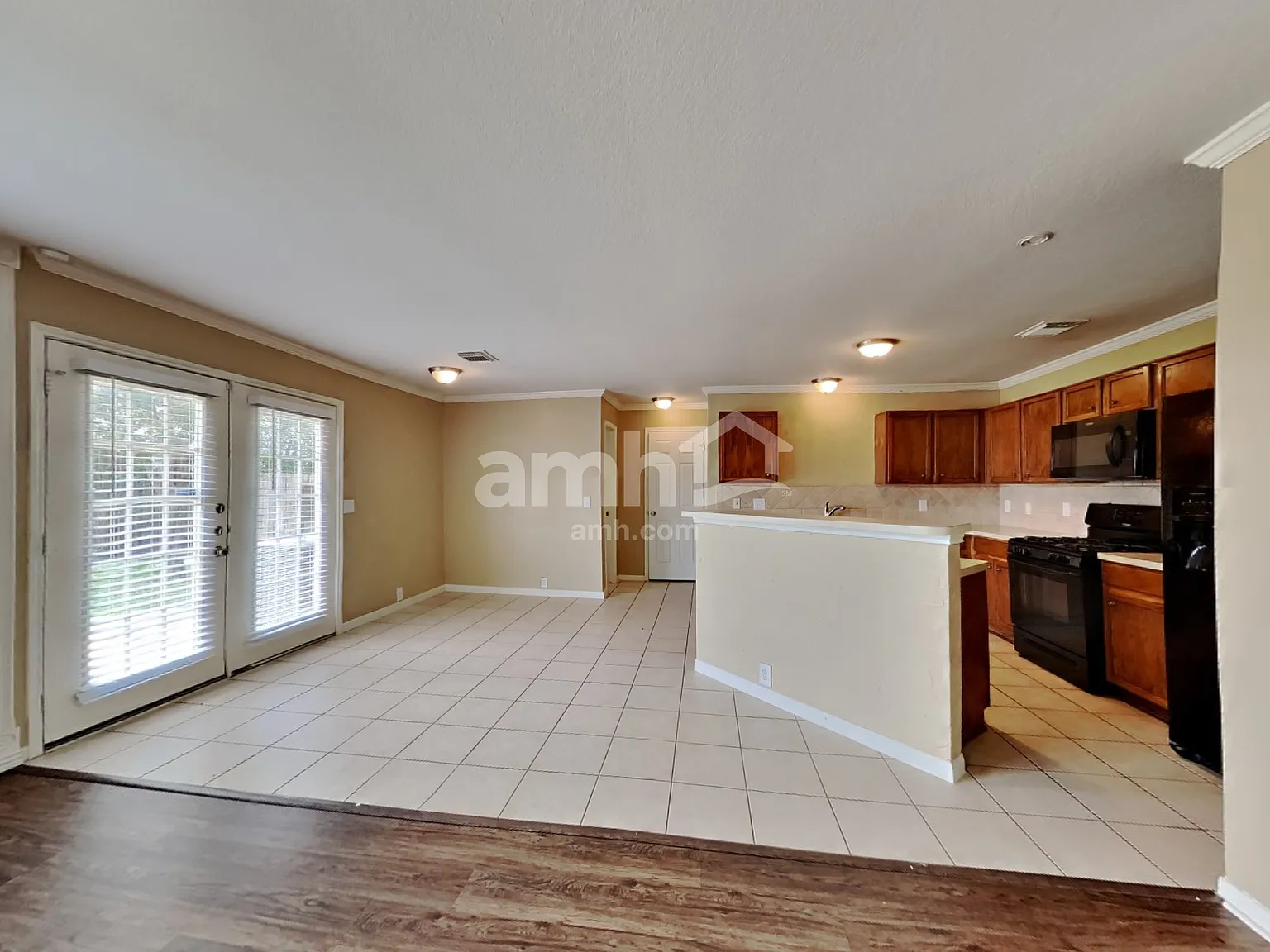 4 bed, 2.5 bath, 2536 sqft, $2,395 — Photo 4