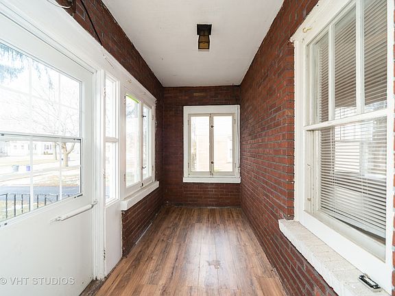3rd image of 637 S Illinois Ave