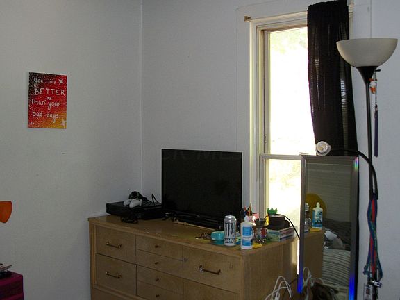 4th image of 317 Sherman St