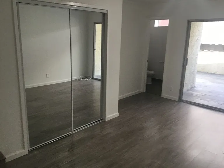 COMPLETELY REMODELED TOWNHOUSE FOR RENT — Photo 12