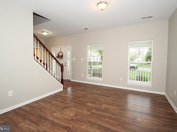 4th image of 303 Carville Dr