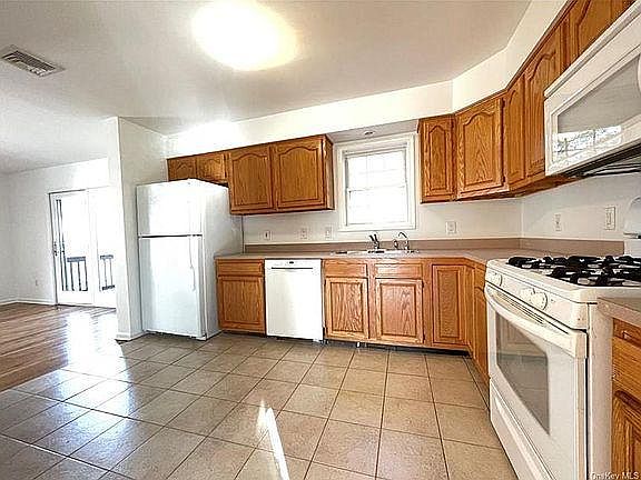 4th image of 7888 Meadow St