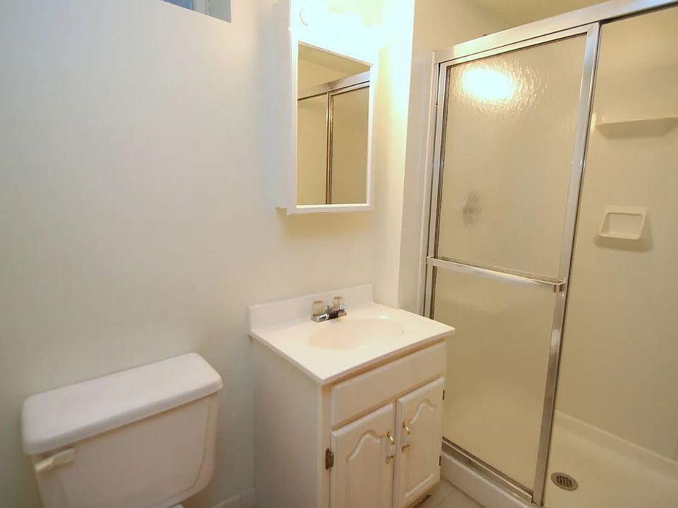 1st image of 14 Pinehill Dr