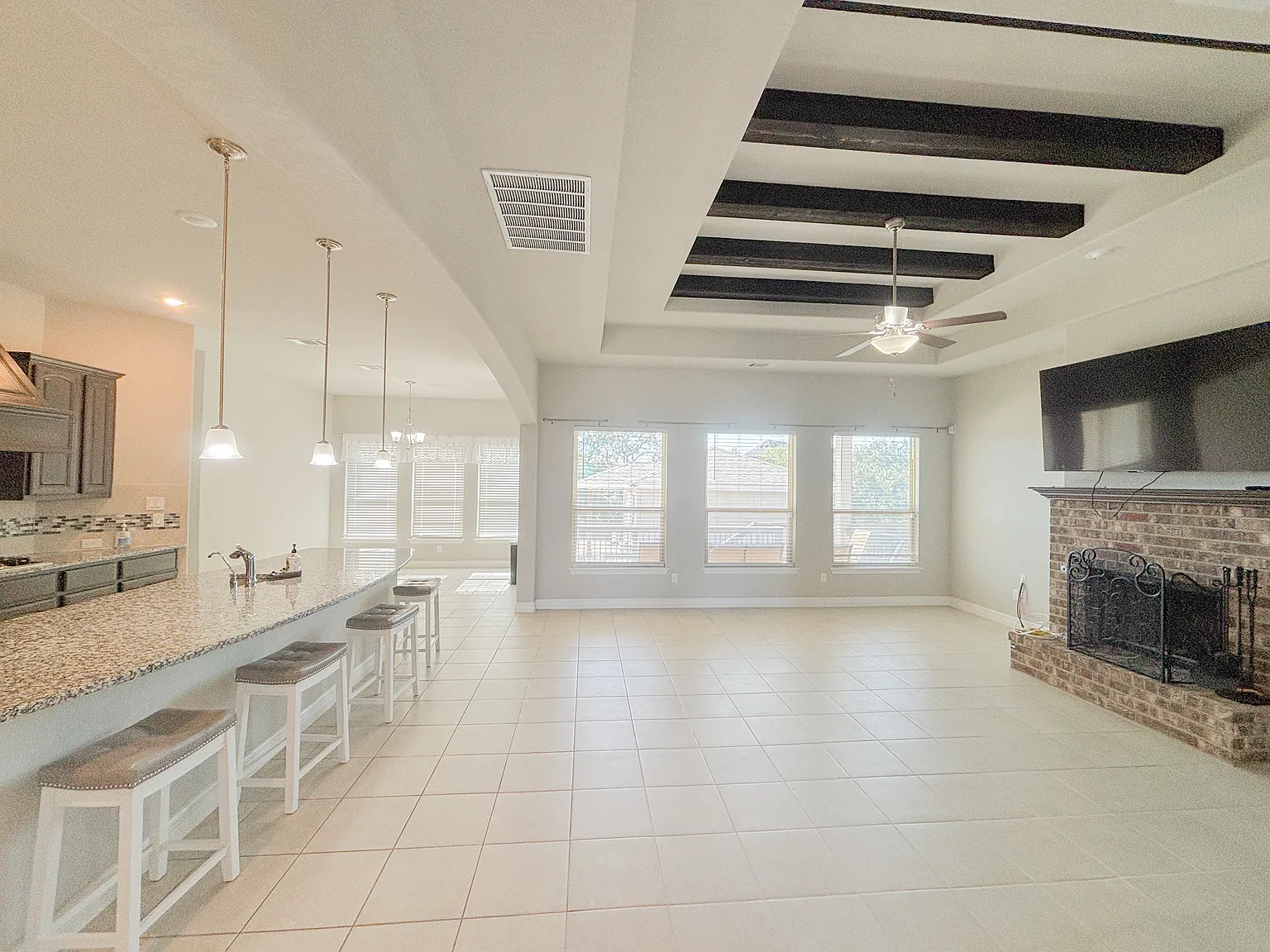 5 bed, 4.5 bath, 4022 sqft, $5,500 — Photo 1