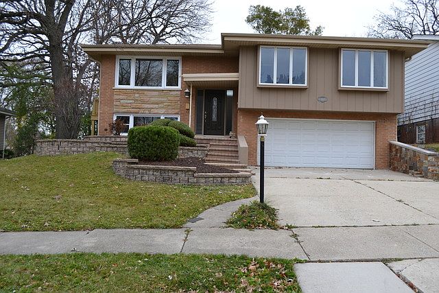 1st image of 9124 W 93rd St