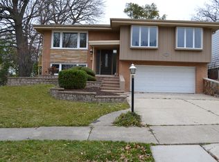 9124 W 93rd St, Hickory Hills, IL 60457