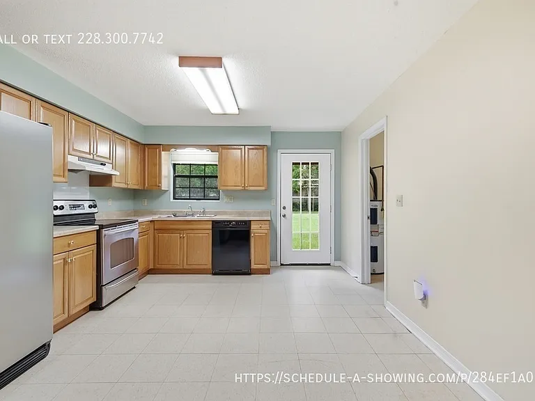 815 Amar St — Photo 4