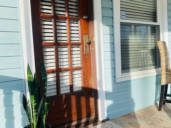 3rd image of 925 Weng Ave