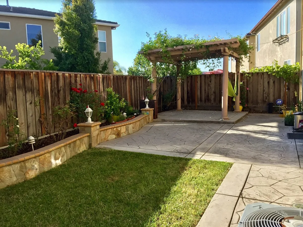 5 bed, 2045 sqft, $1,200 — Photo 2