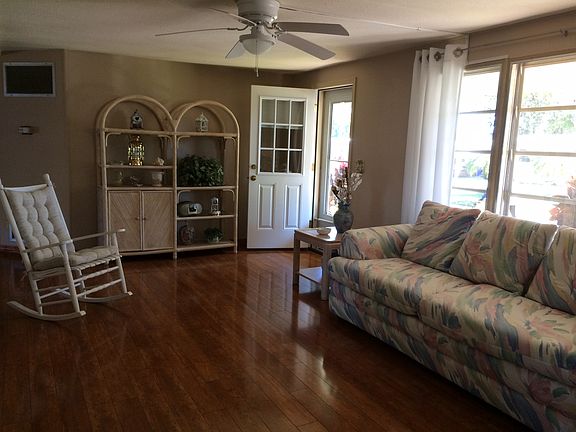 3rd image of 925 Southland Dr