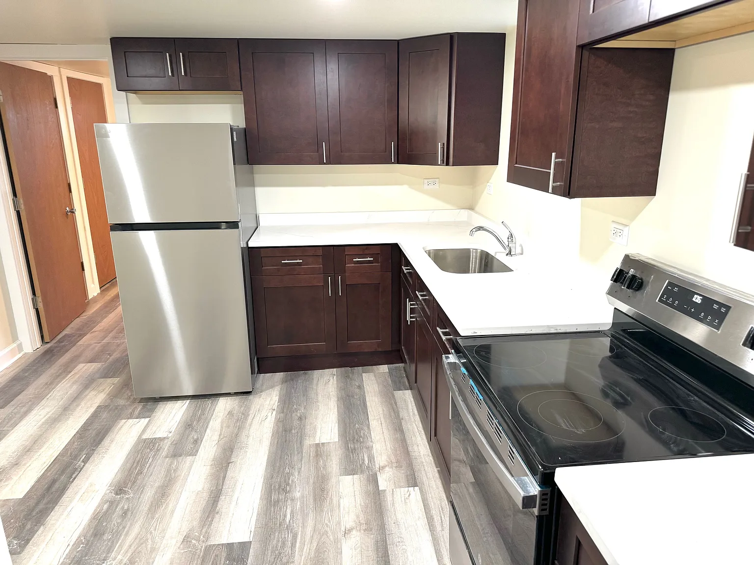 2 bed, 1000 sqft, $1,700 — Photo 2