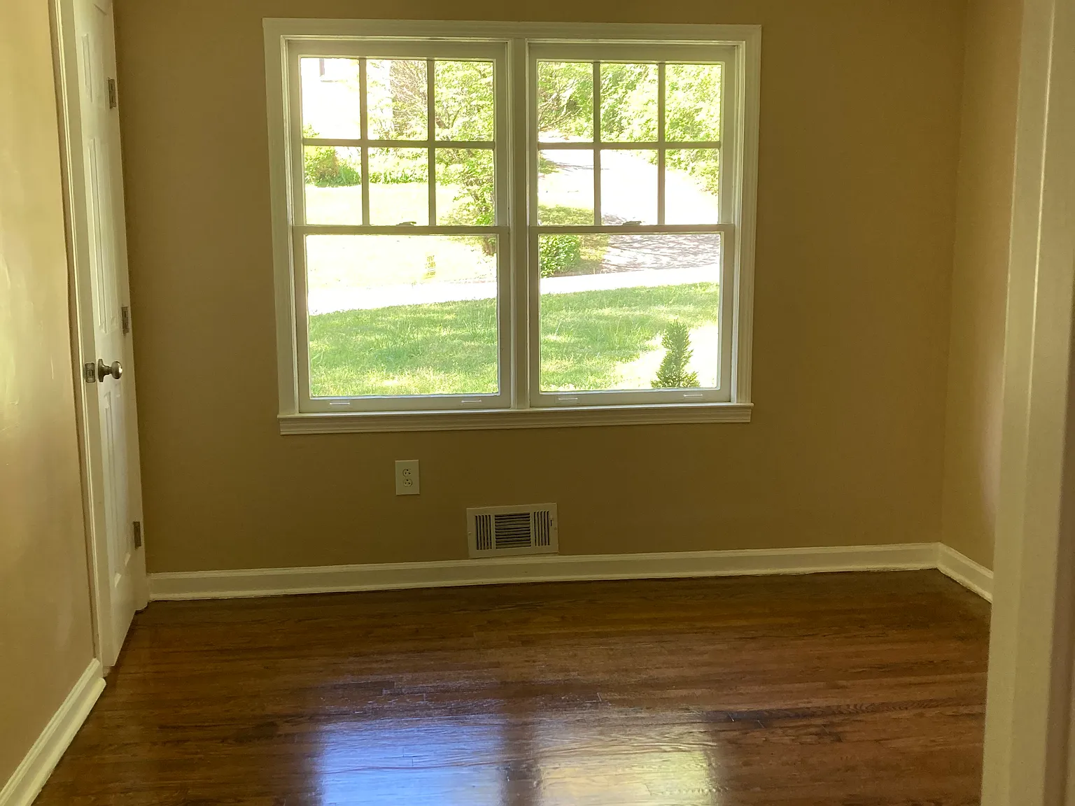 5 bed, 3000 sqft, $3,300 — Photo 3