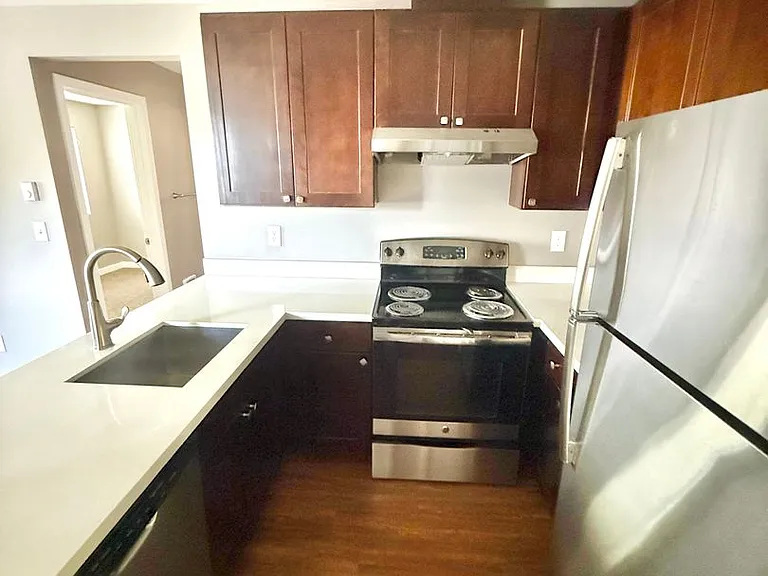 4236 TM Montlake Villas LLC — Photo 10