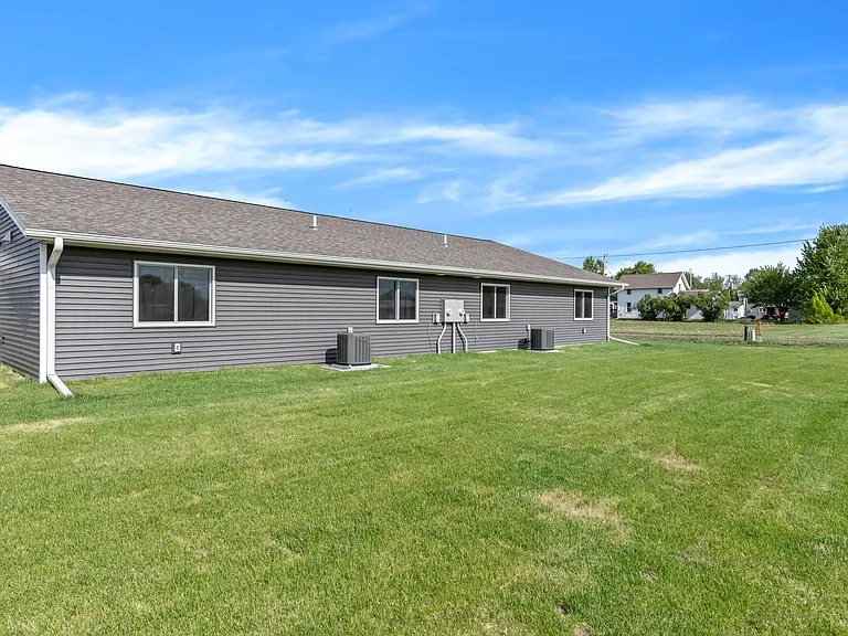 705 Stelting St — Photo 14