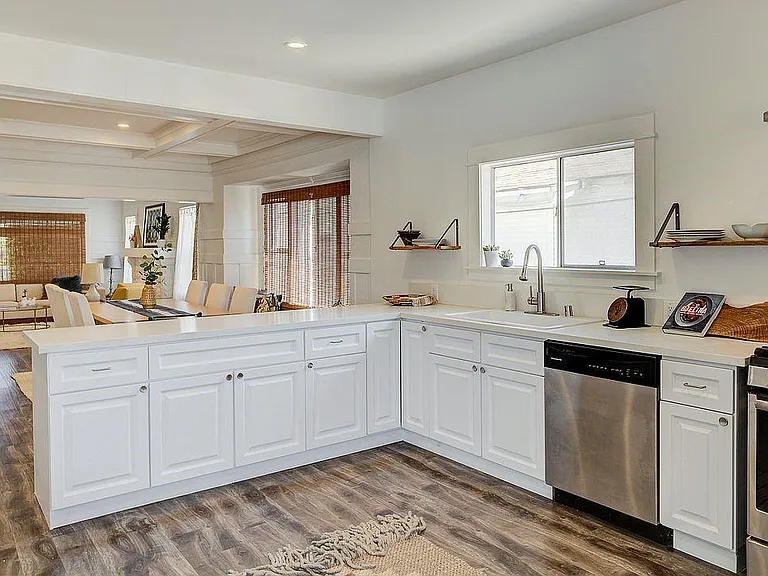 3871 S Hobart Blvd — Photo 12
