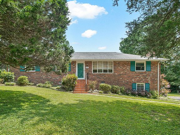 2nd image of 3803 E Iroquois Cir