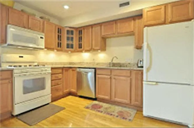 2 bed, 1.5 bath, 1232 sqft, $4,155 — Photo 2