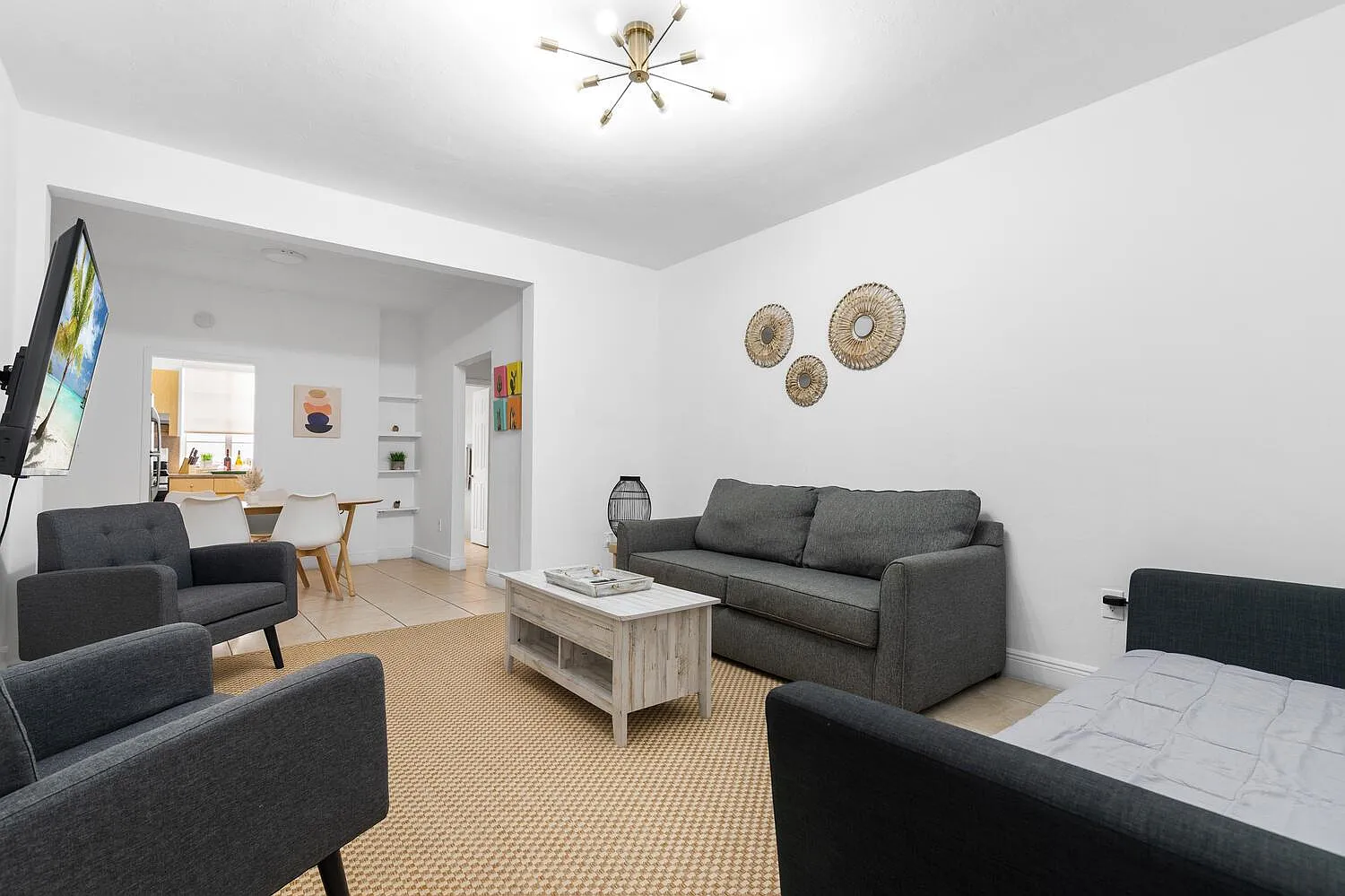 1 bed, 758 sqft, $2,040 — Photo 3