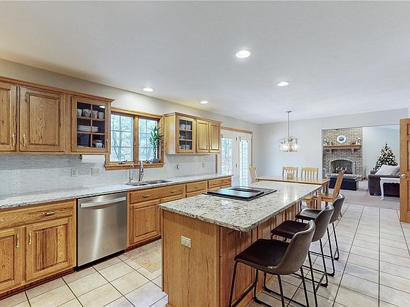 2nd image of 721 Tamarac Trl