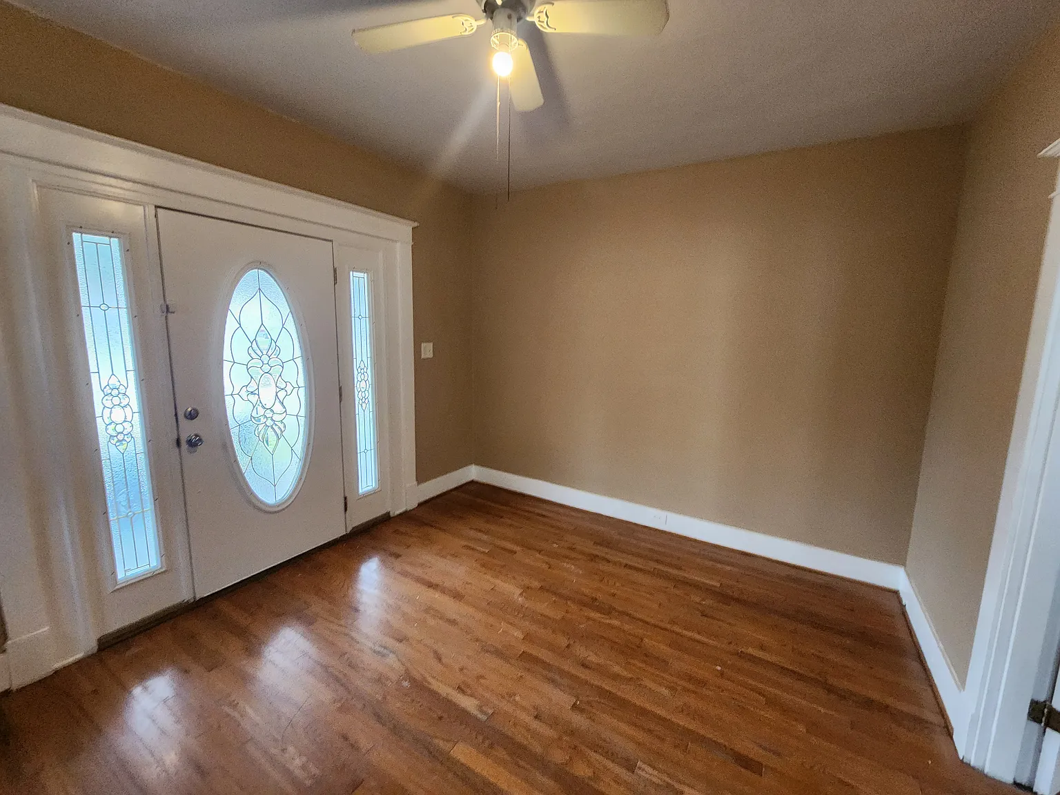 5 bed, 1.5 bath, 1686 sqft, $1,795 — Photo 2