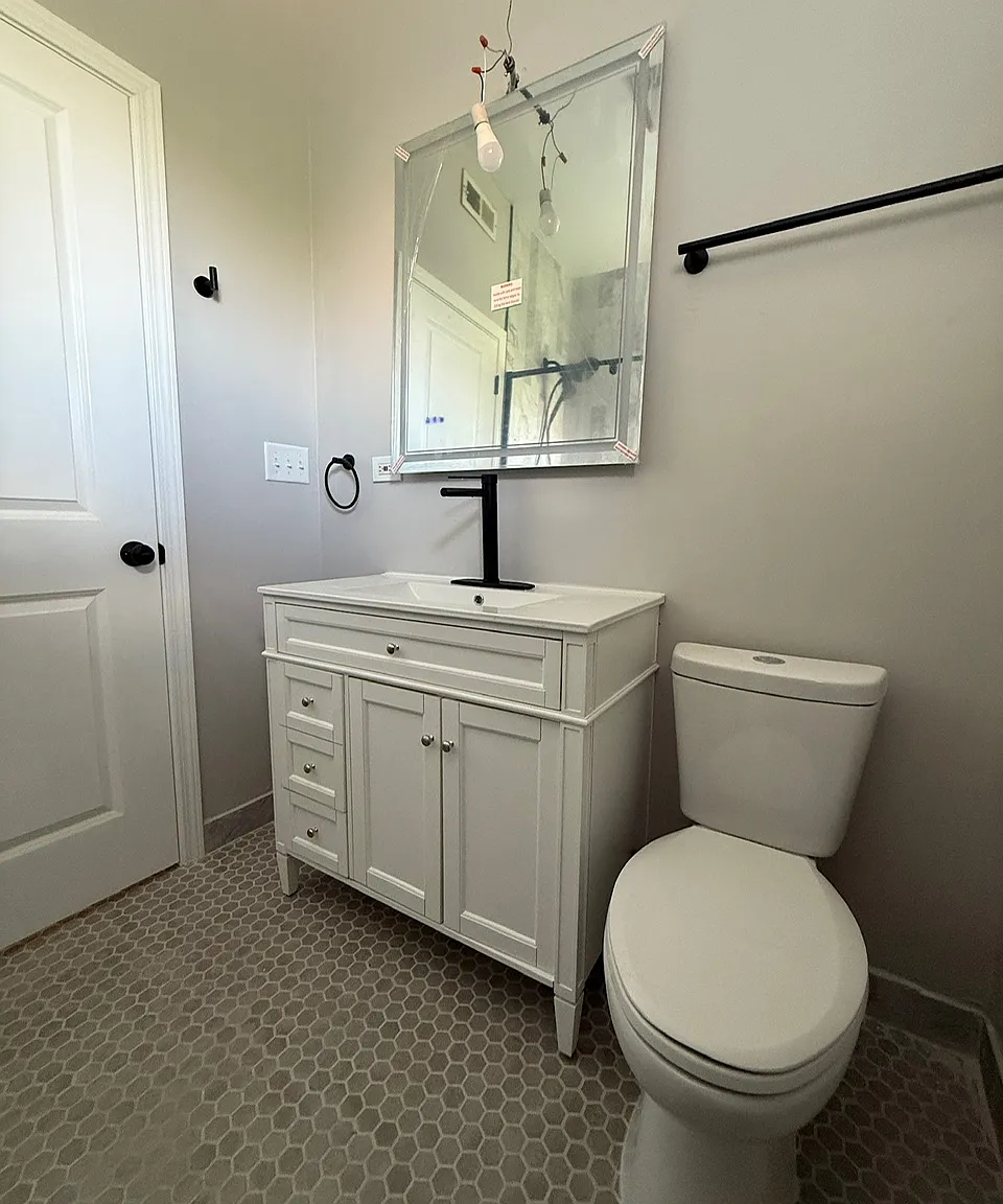 3 bed, 1300 sqft, $2,050 — Photo 2