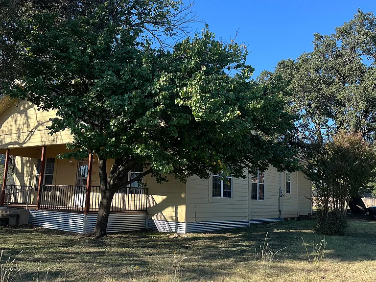 S Pecan St — Photo 4
