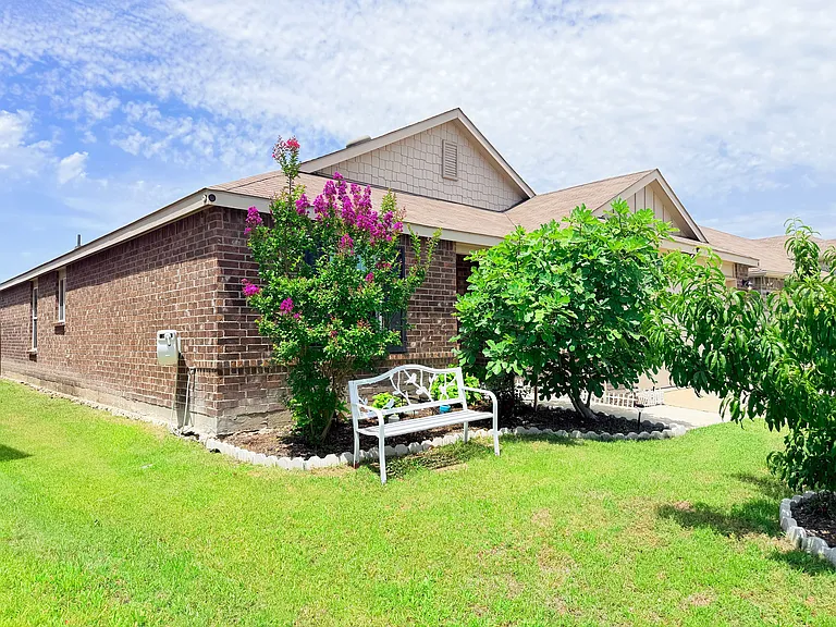 115 Waxberry Dr — Photo 4