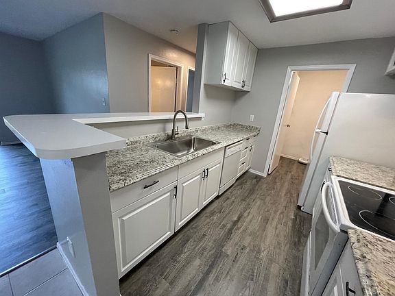 4th image of 1400 Gandy Blvd N Unit 1311
