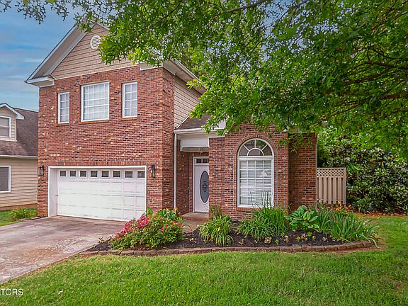 3rd image of 933 Gothic Manor Way