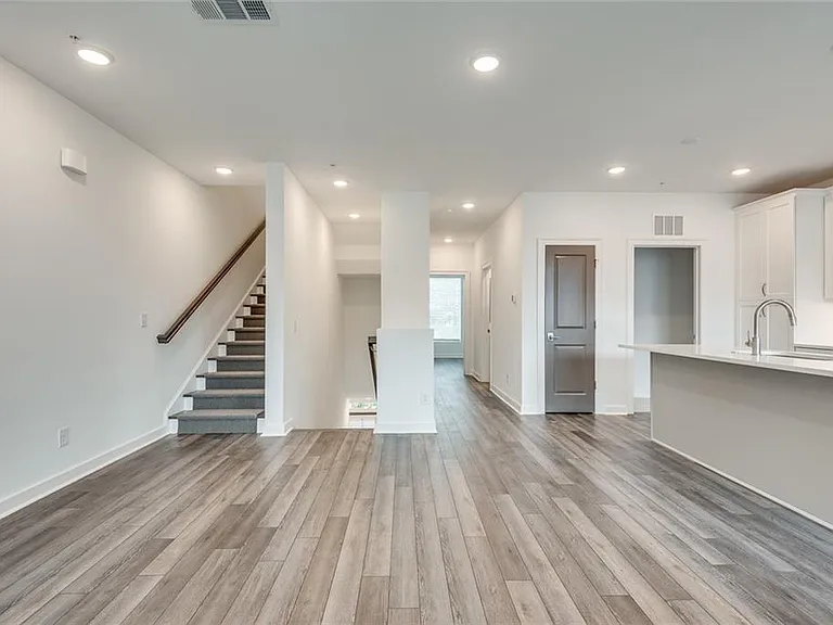 513 Burton Dr #808 — Photo 7