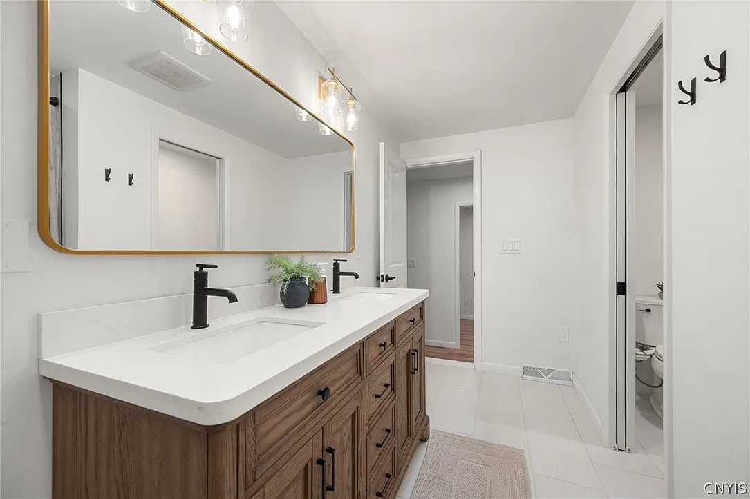 3 bed, 1368 sqft, $2,850 — Photo 3