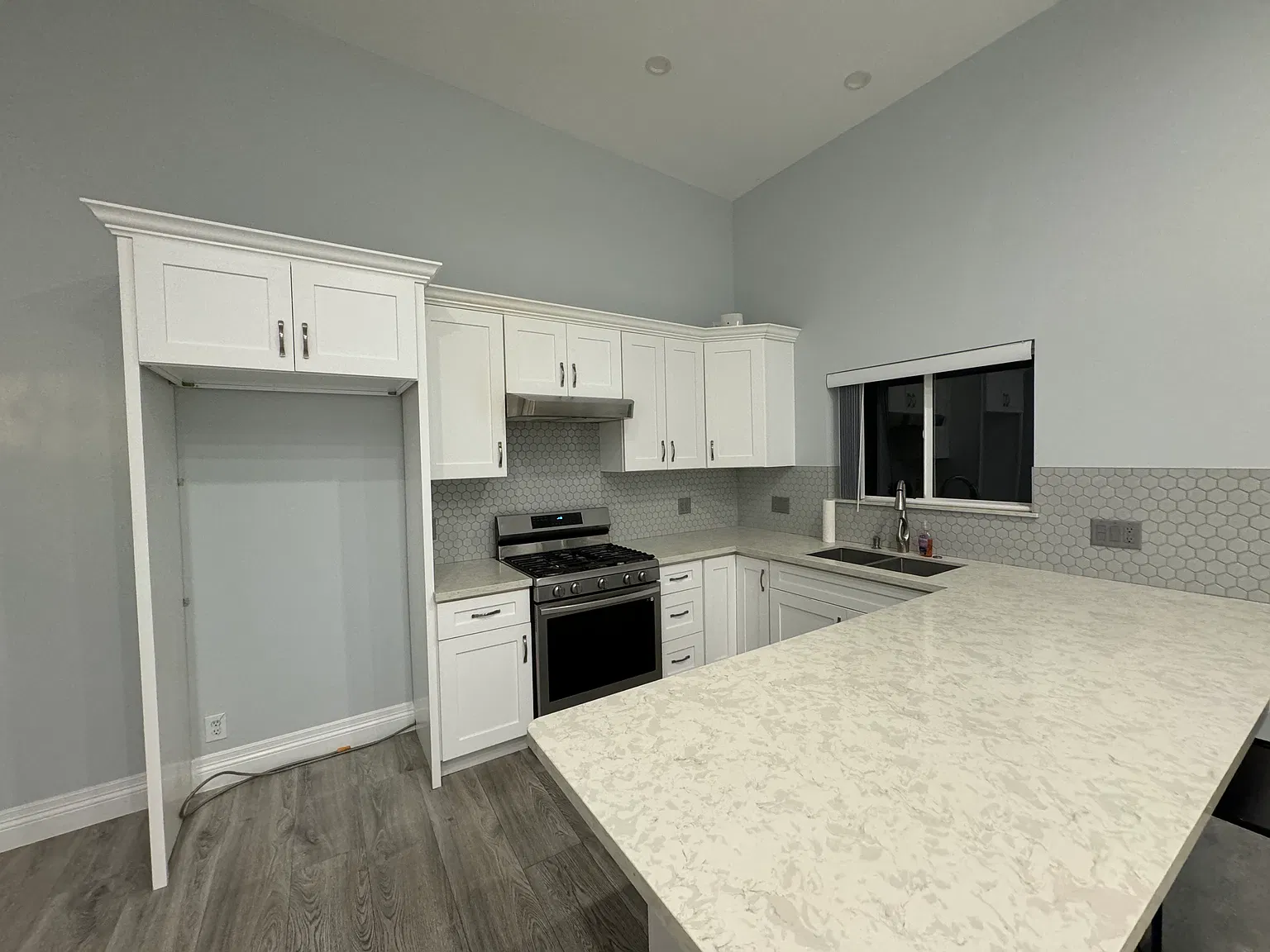1 bed, 1.5 bath, 680 sqft, $2,700 — Photo 2