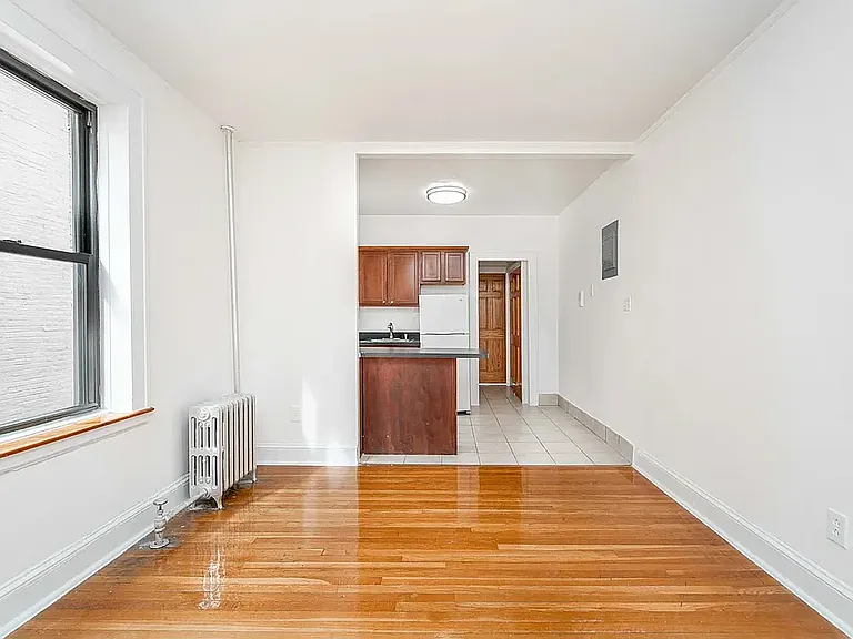 21-54 Crescent St #D3 — Photo 2